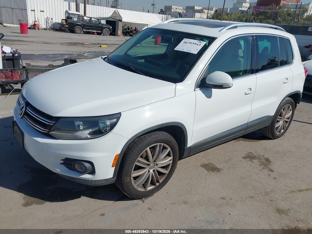 2014 Volkswagen Tiguan SEL photo 2