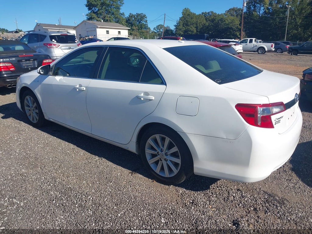 2014 Toyota Camry Hybrid XLE photo 3