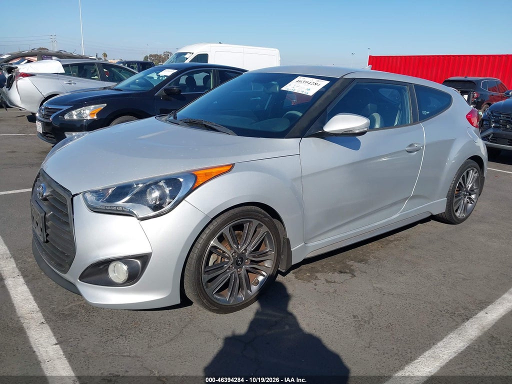 2016 Hyundai Veloster Turbo photo 2