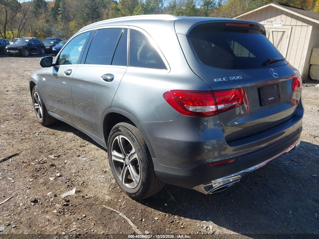 2016 Mercedes-Benz GLC 300 4MATIC photo 3