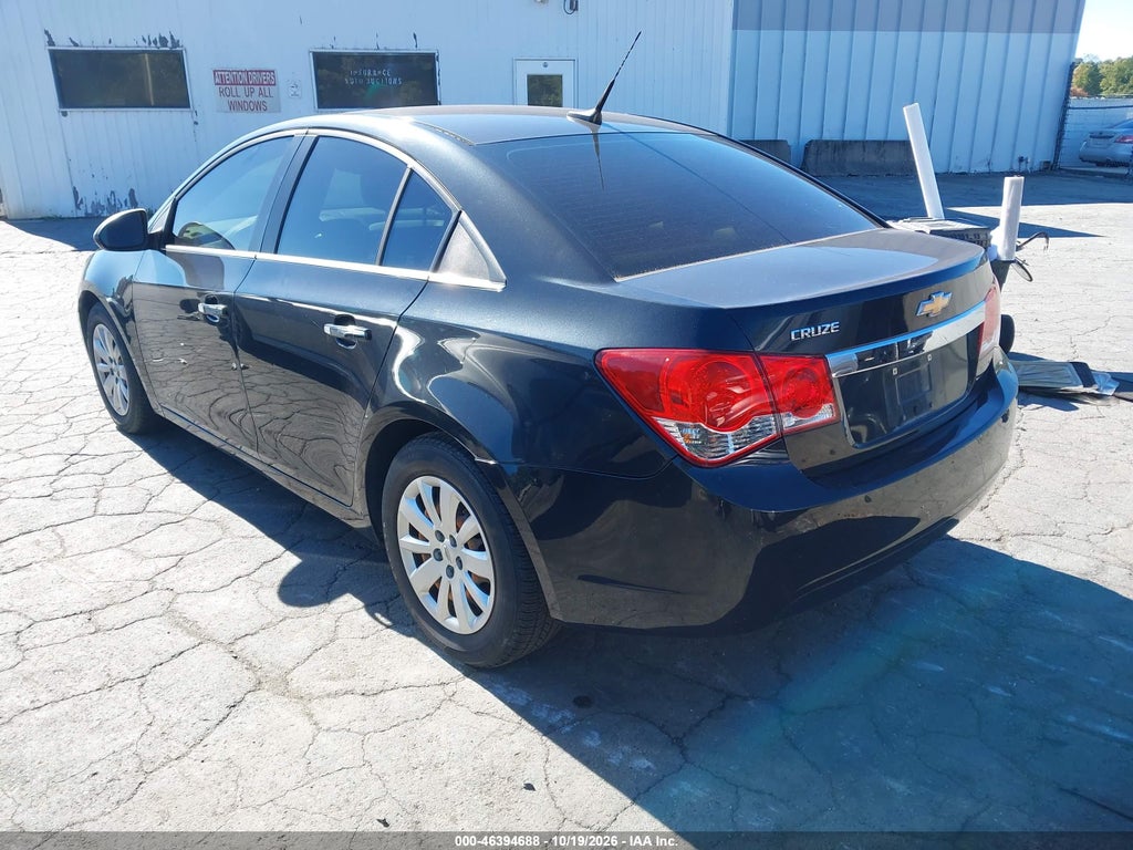 2011 Chevrolet Cruze LS photo 3