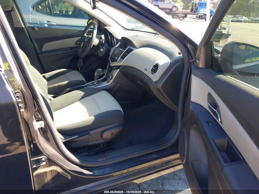 2011 Chevrolet Cruze LS photo 5