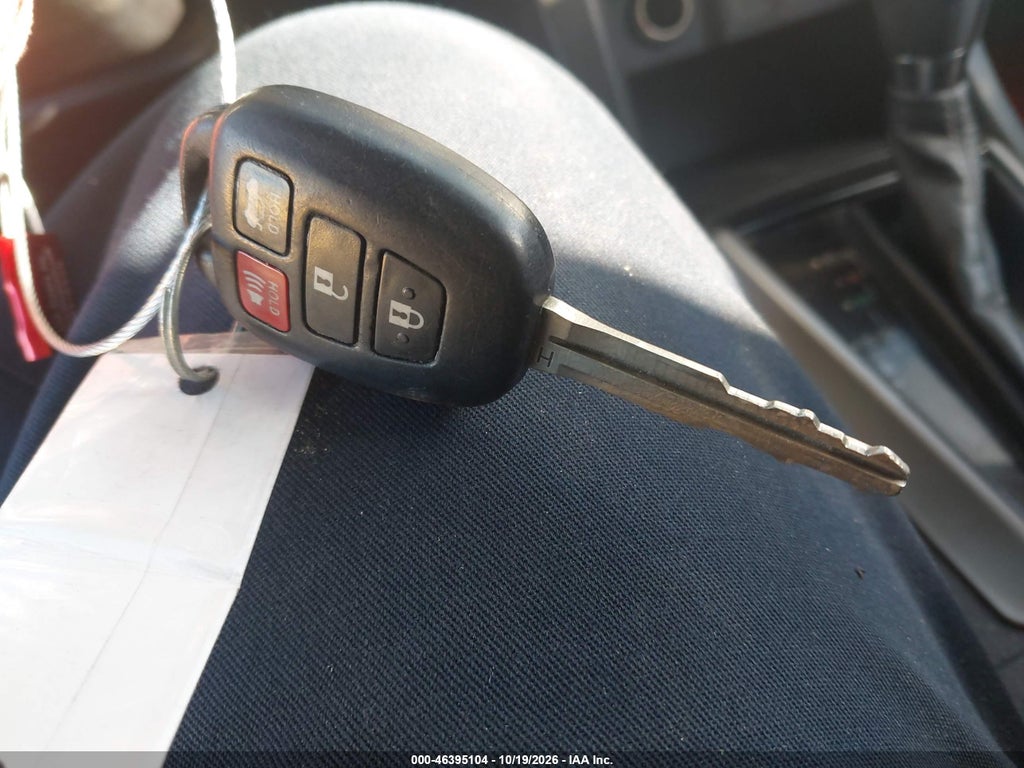 2014 Toyota Corolla LE photo 11