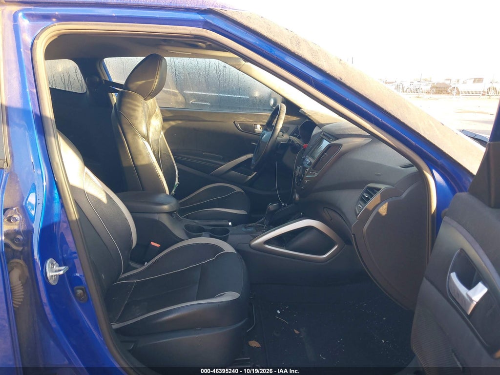 2013 Hyundai Veloster Turbo W/Black photo 5