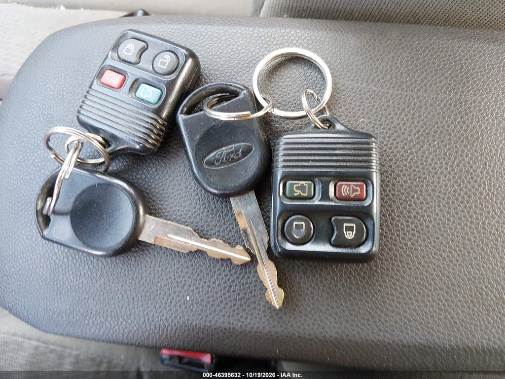 2010 Ford Focus S photo 11
