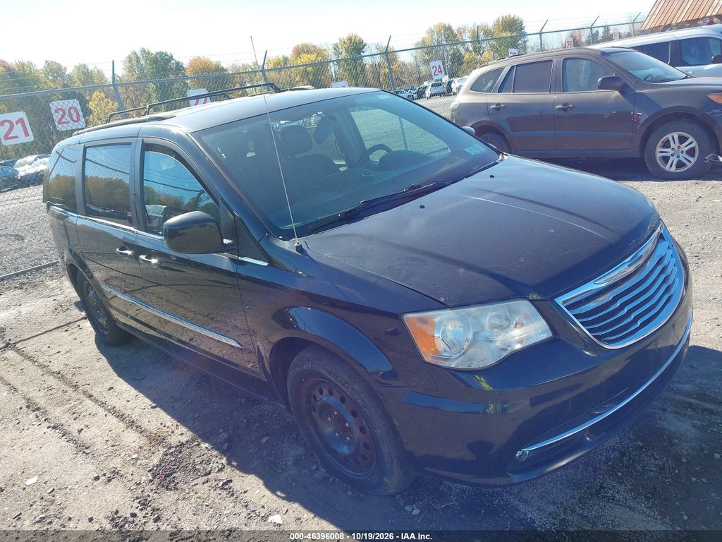 2013 Chrysler Town & Country Touring photo 1