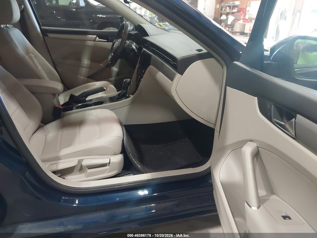 2022 Volkswagen Passat 2.0T SE photo 5