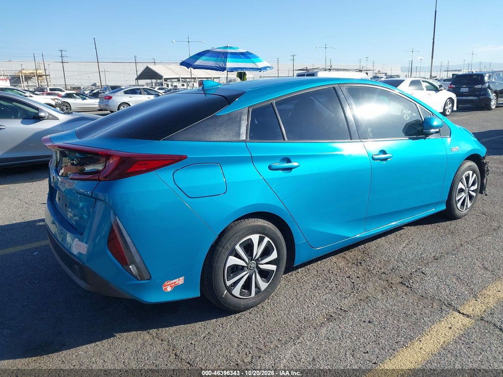 2018 Toyota Prius Prime Premium photo 4