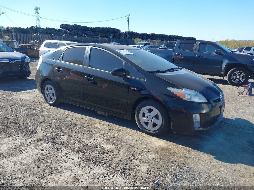 2010 Toyota Prius III photo 1