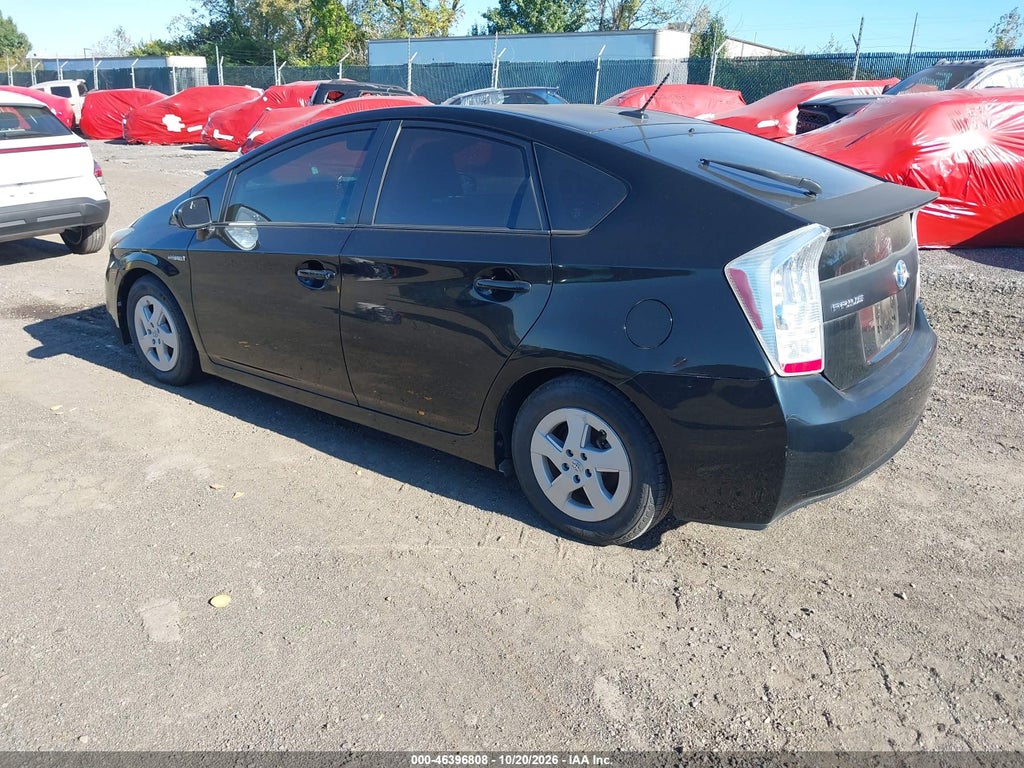 2010 Toyota Prius III photo 3
