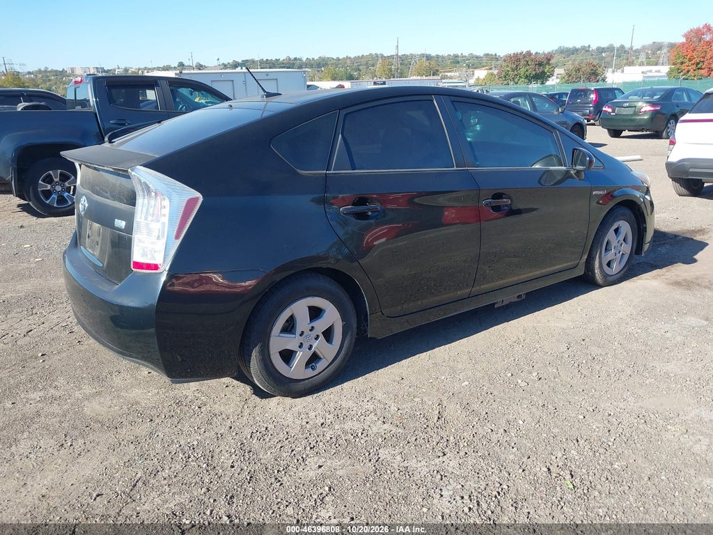 2010 Toyota Prius III photo 4