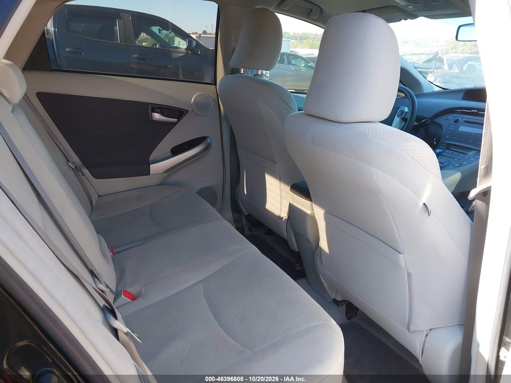 2010 Toyota Prius III photo 8