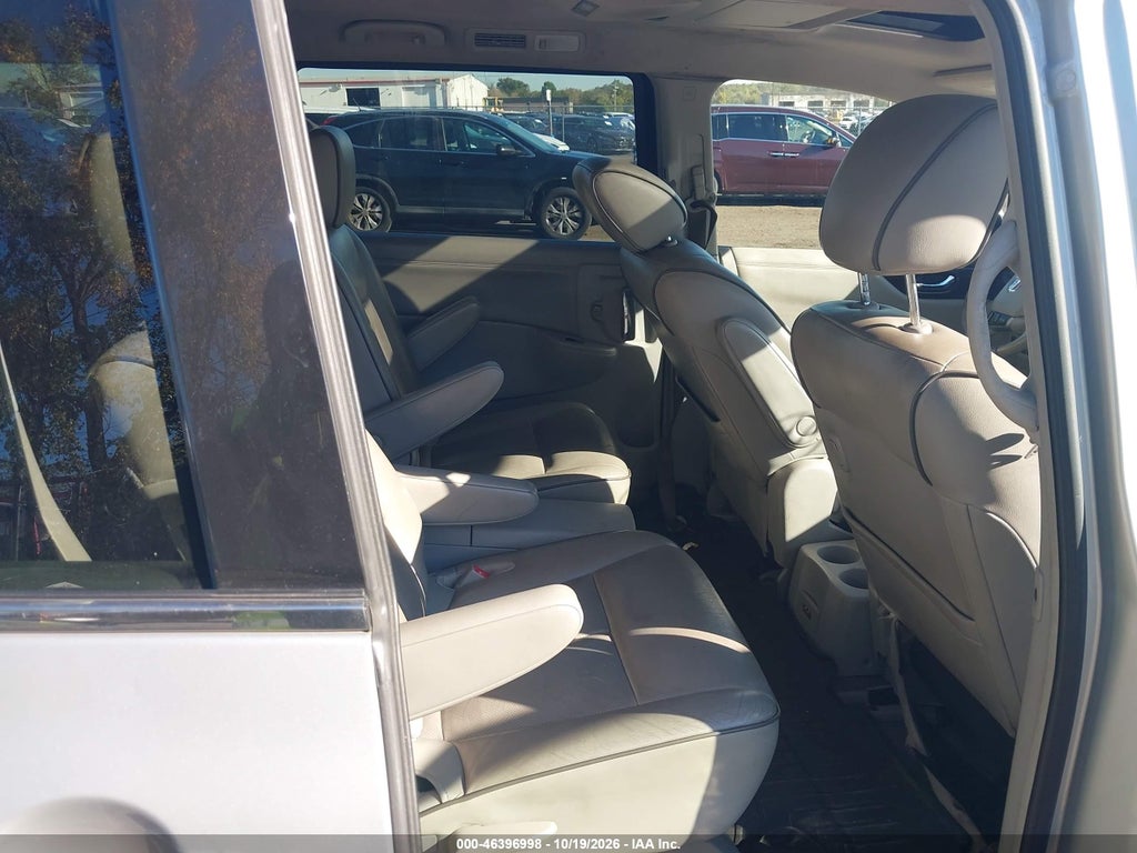 2014 Nissan Quest SL photo 8