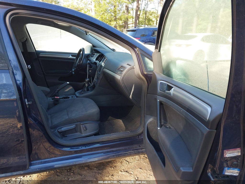 2016 Volkswagen Golf TSI S 4-Door photo 5