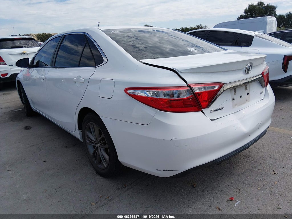 2015 Toyota Camry SE photo 3