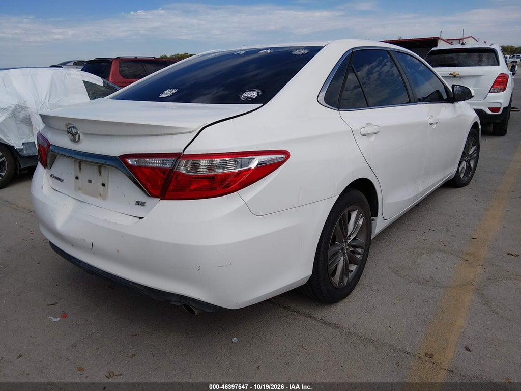 2015 Toyota Camry SE photo 4