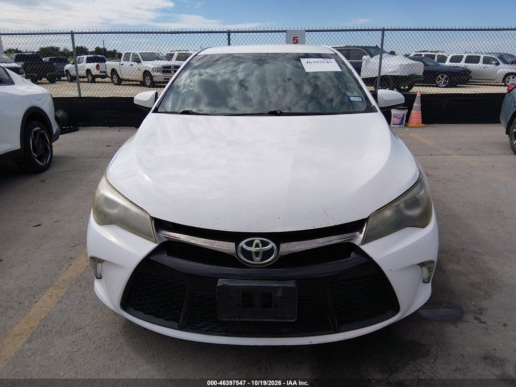 2015 Toyota Camry SE photo 6