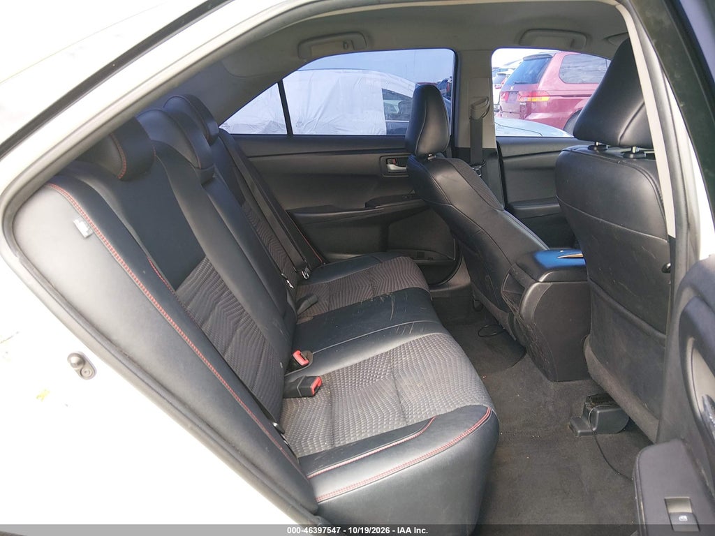 2015 Toyota Camry SE photo 8