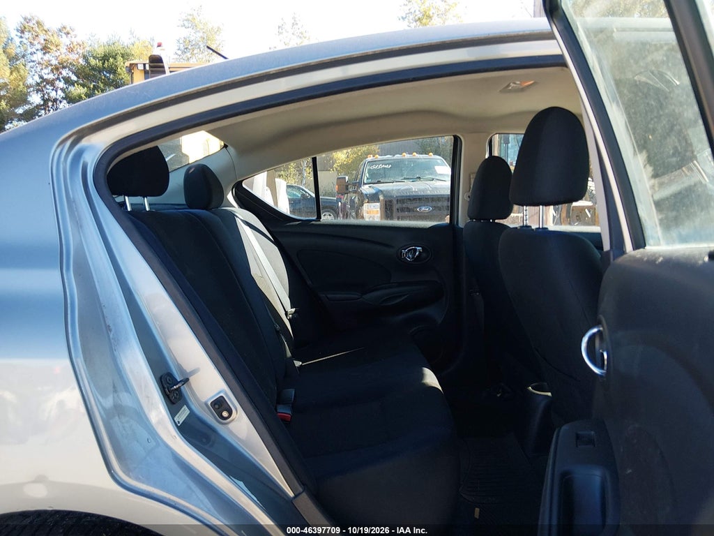 2012 Nissan Versa 1.6 SL photo 8