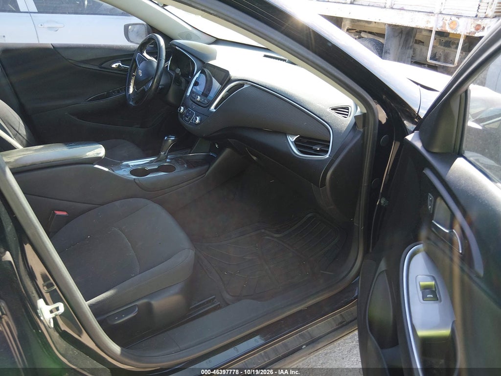2016 Chevrolet Malibu 1LT photo 5