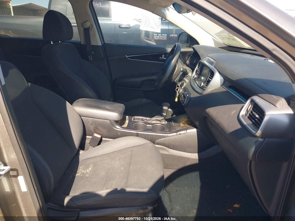 2019 Kia Sorento 3.3L LX photo 5