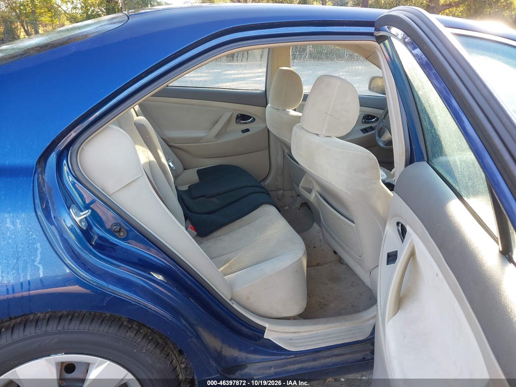 2009 Toyota Camry photo 8