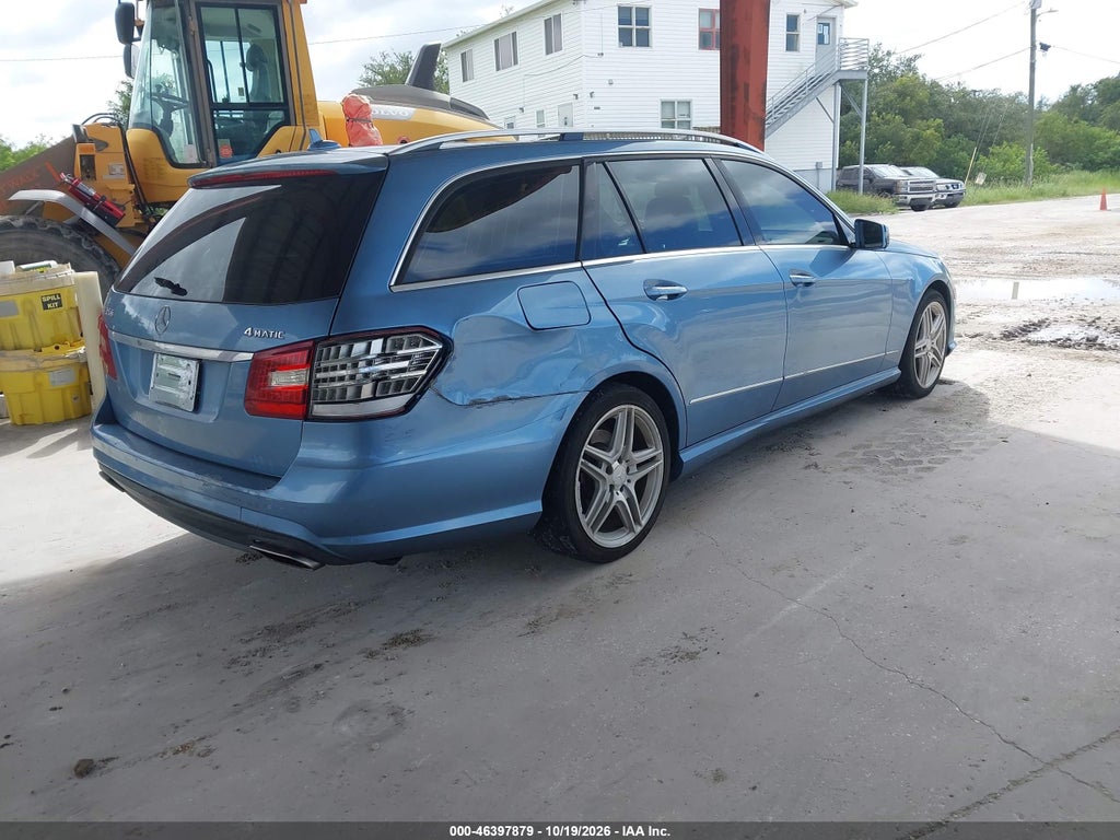 2011 Mercedes-Benz E 350 4MATIC photo 4