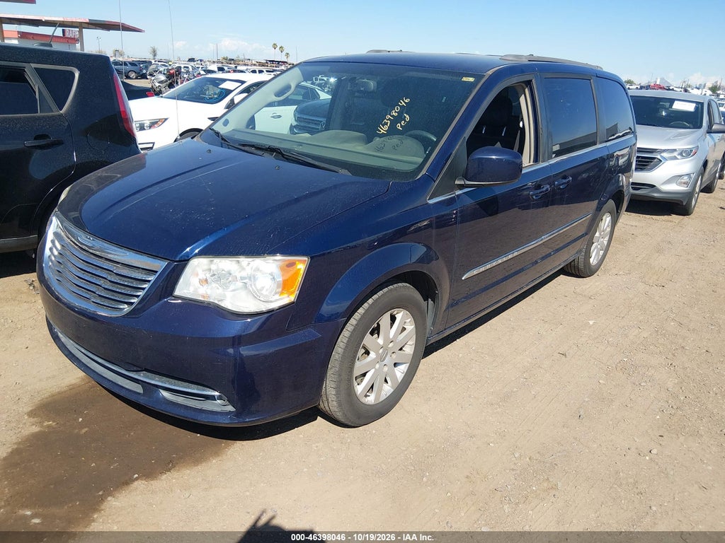 2015 Chrysler Town & Country Touring photo 2