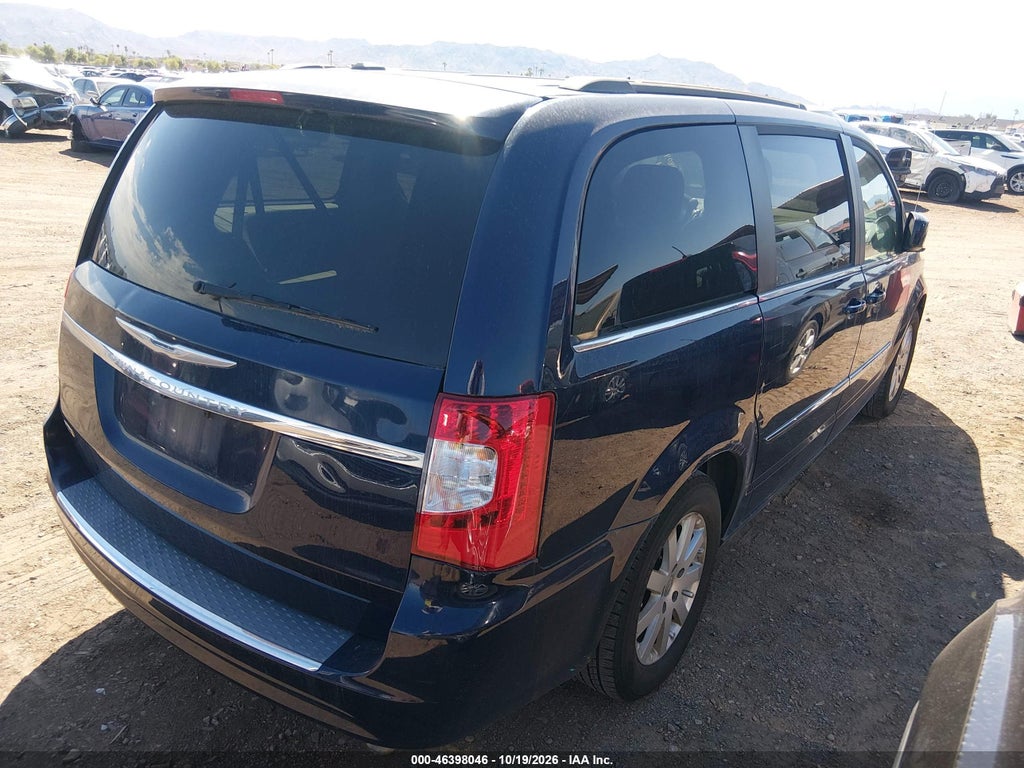 2015 Chrysler Town & Country Touring photo 4