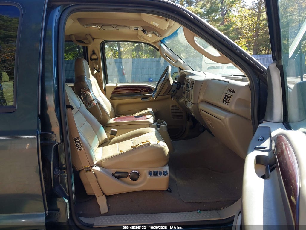 2003 Ford Excursion Limited photo 5