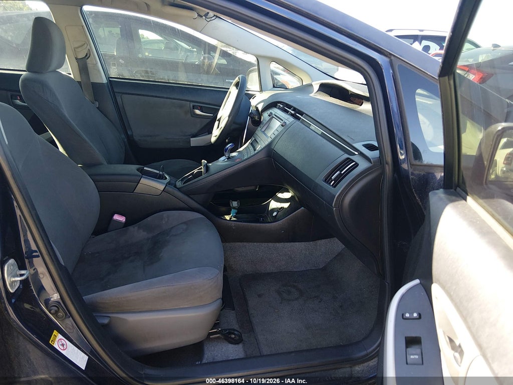 2012 Toyota Prius TWO photo 5