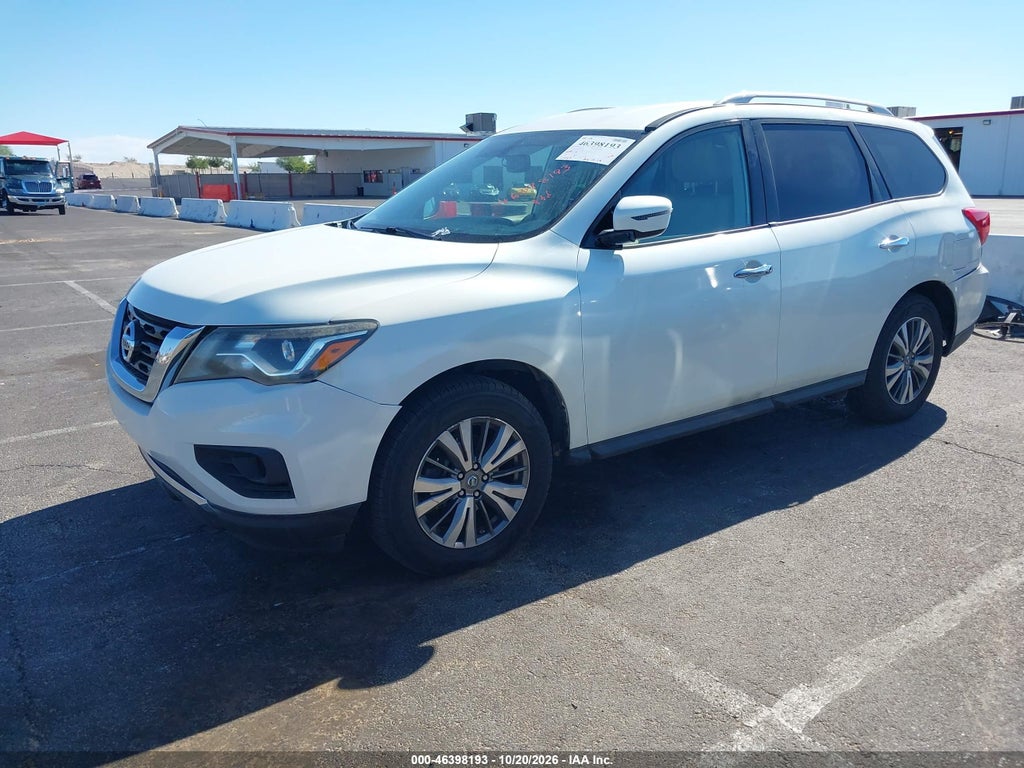 2018 Nissan Pathfinder SV photo 2
