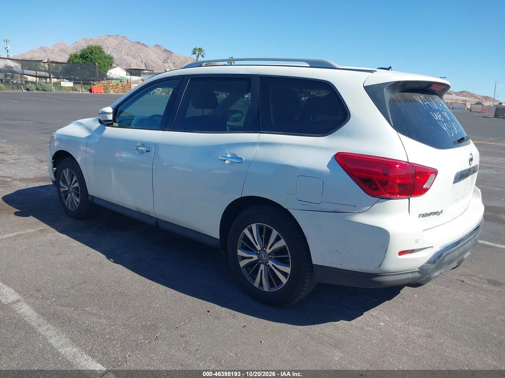 2018 Nissan Pathfinder SV photo 3