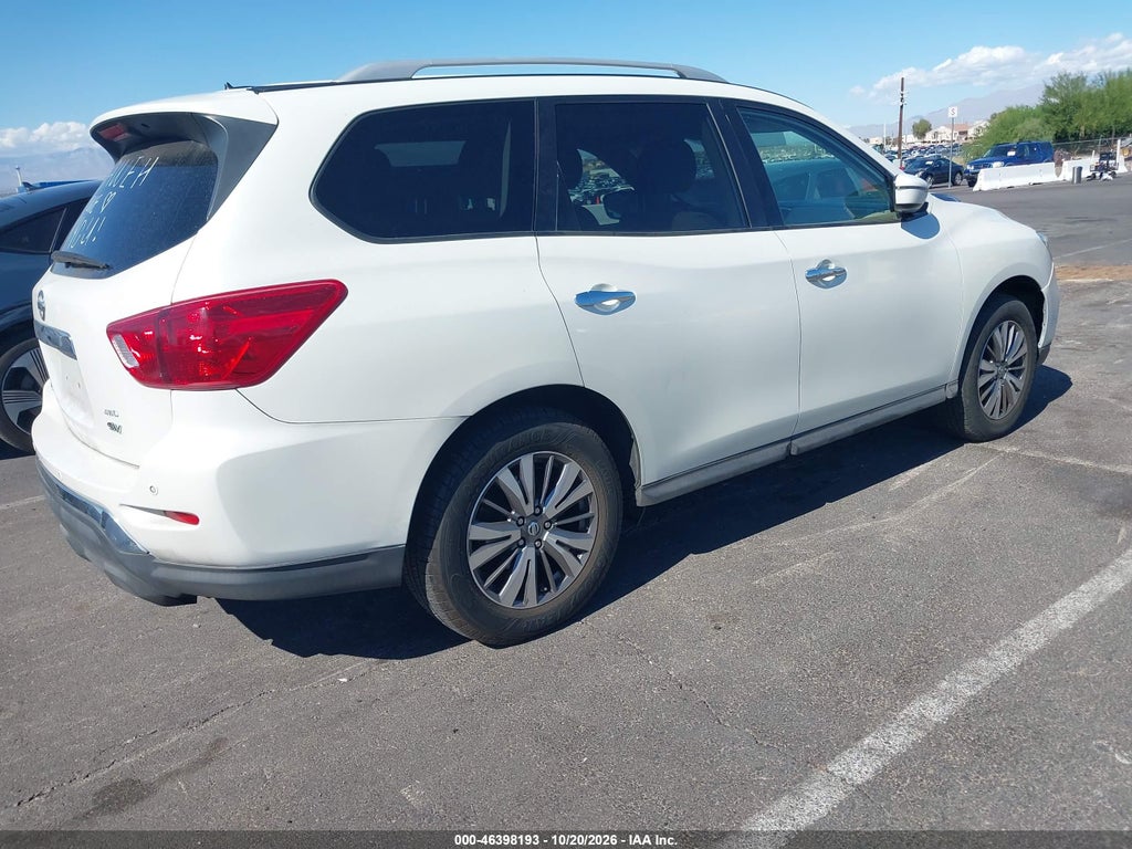 2018 Nissan Pathfinder SV photo 4