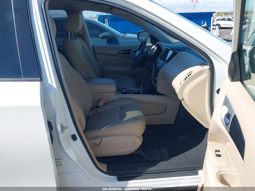 2018 Nissan Pathfinder SV photo 5