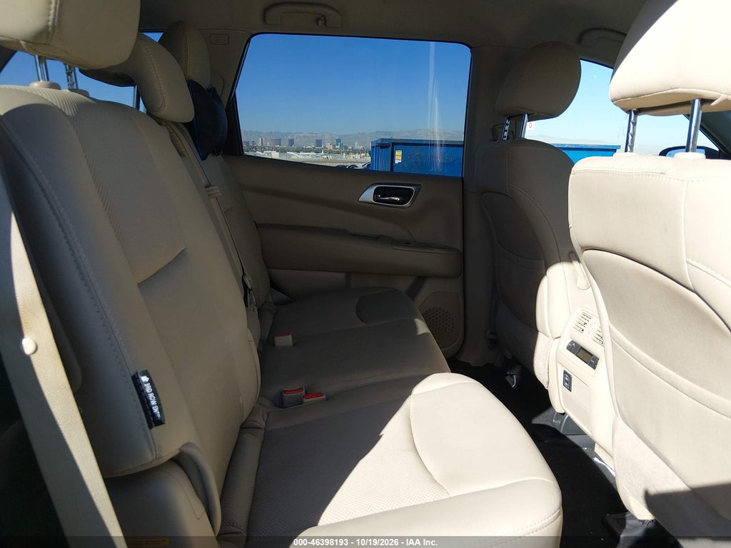 2018 Nissan Pathfinder SV photo 8
