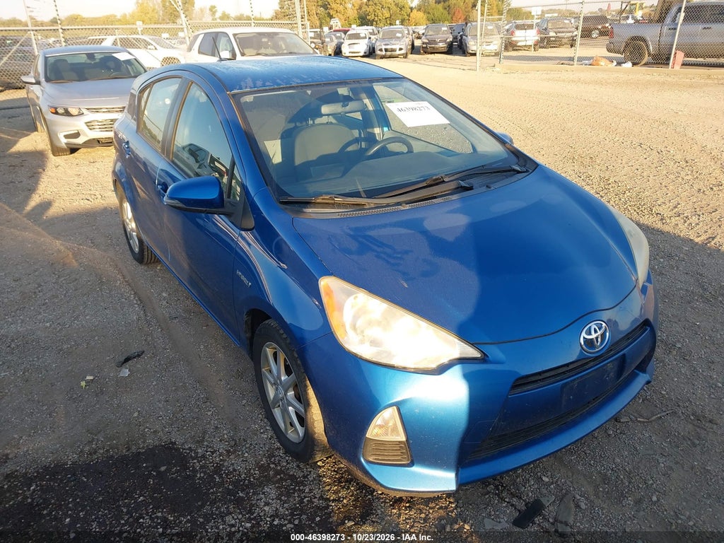2013 Toyota Prius C Three photo 1