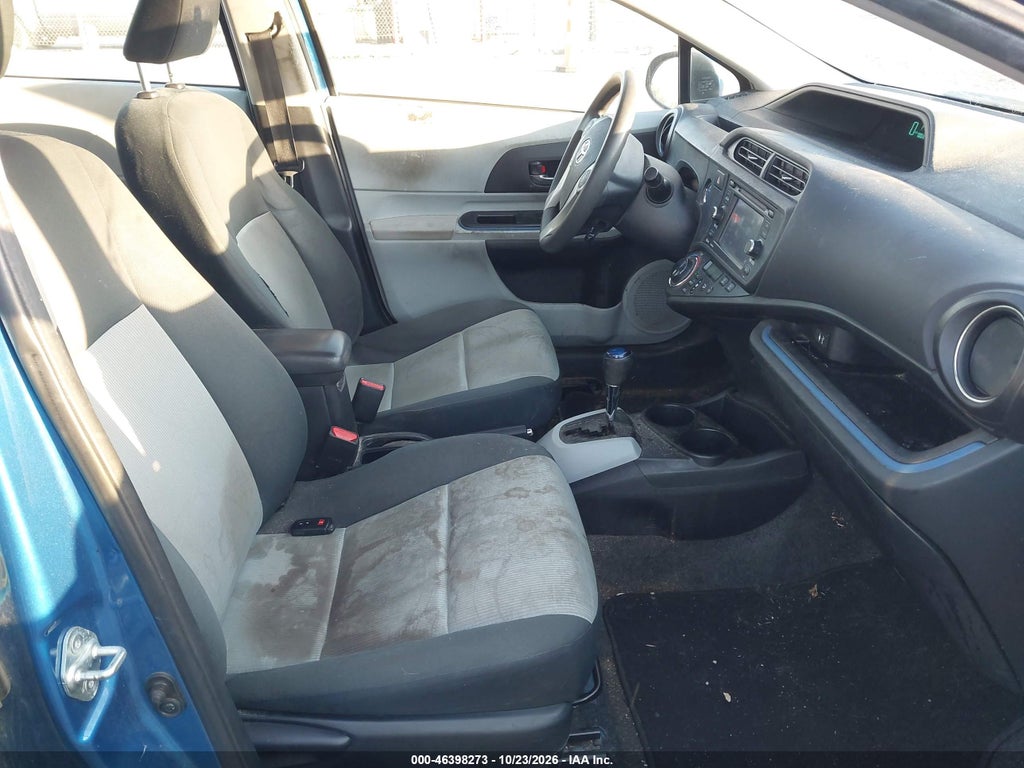 2013 Toyota Prius C Three photo 5