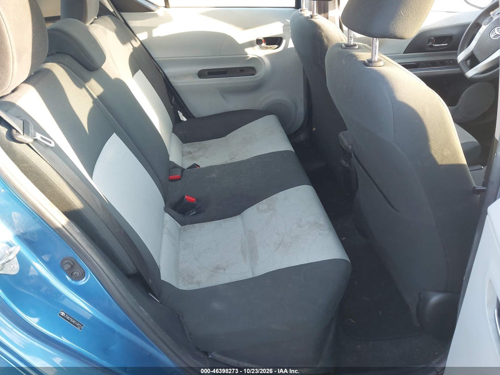 2013 Toyota Prius C Three photo 8