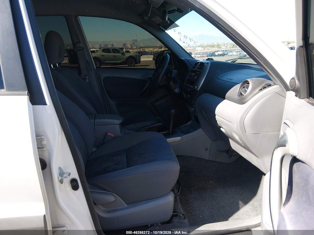 2002 Toyota RAV4 photo 5