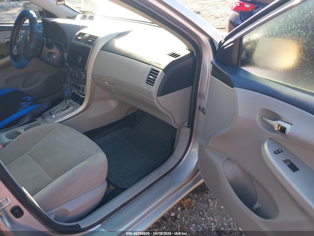 2012 Toyota Corolla LE photo 5