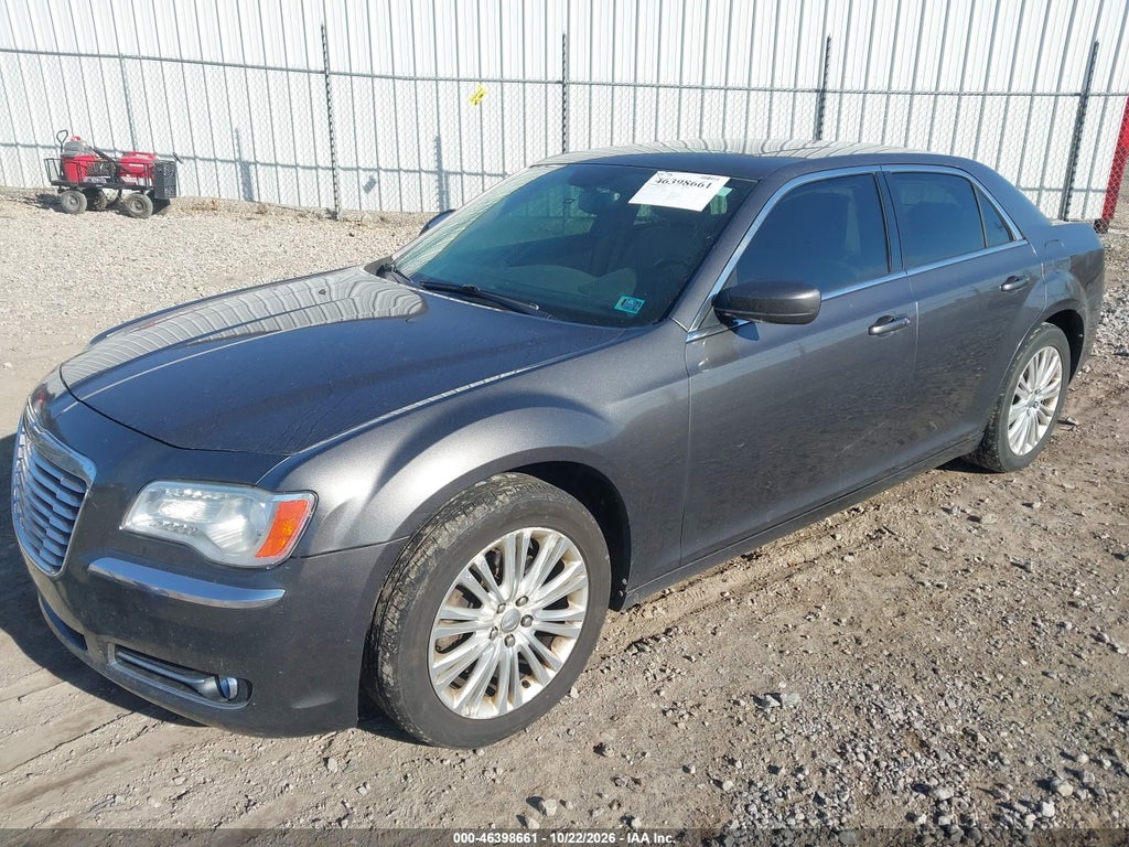 2013 Chrysler 300 Motown photo 2