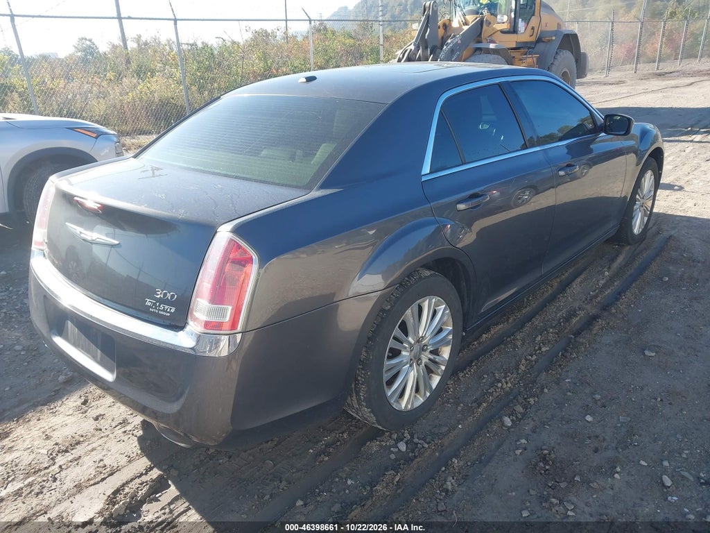 2013 Chrysler 300 Motown photo 4