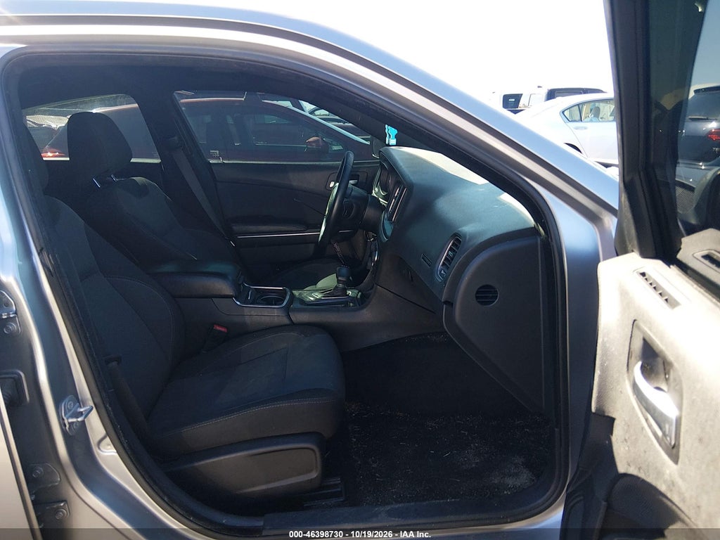 2015 Dodge Charger SE photo 5