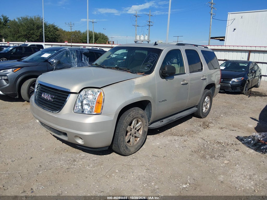 2011 GMC Yukon SLE photo 2