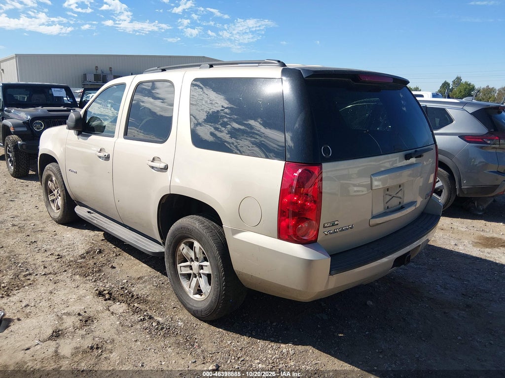 2011 GMC Yukon SLE photo 3