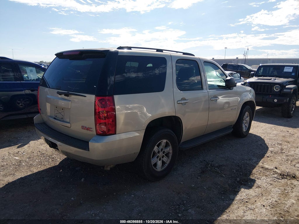 2011 GMC Yukon SLE photo 4