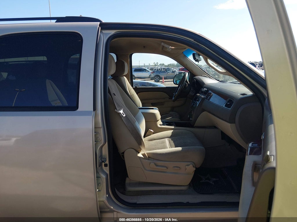 2011 GMC Yukon SLE photo 5