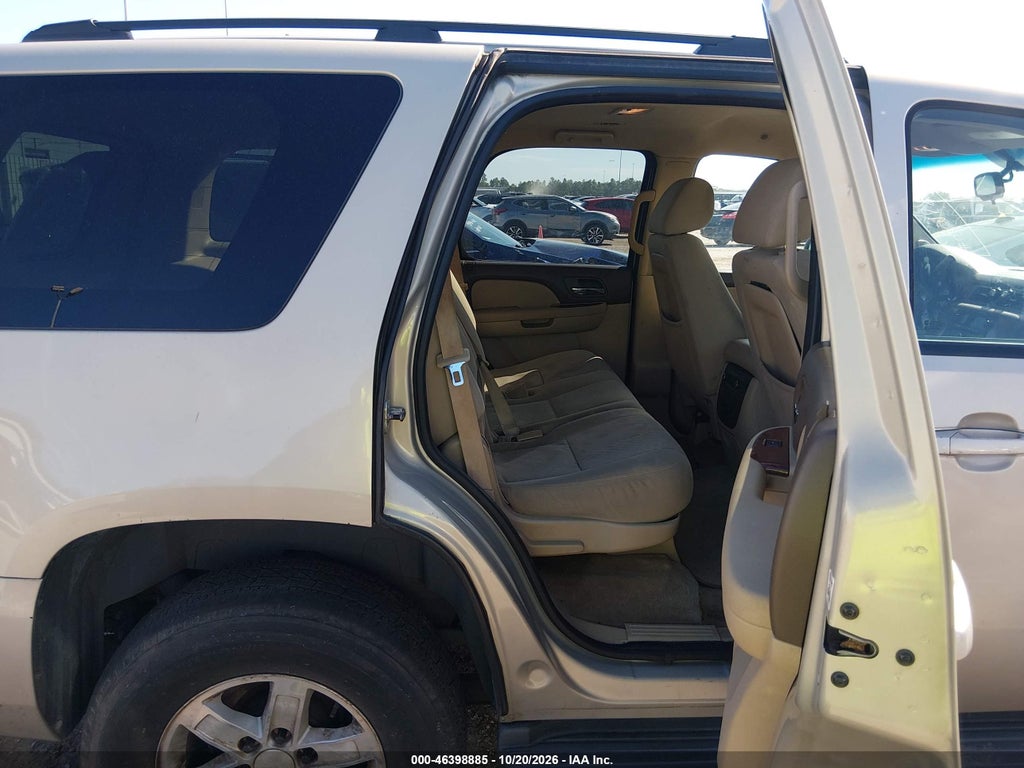 2011 GMC Yukon SLE photo 8