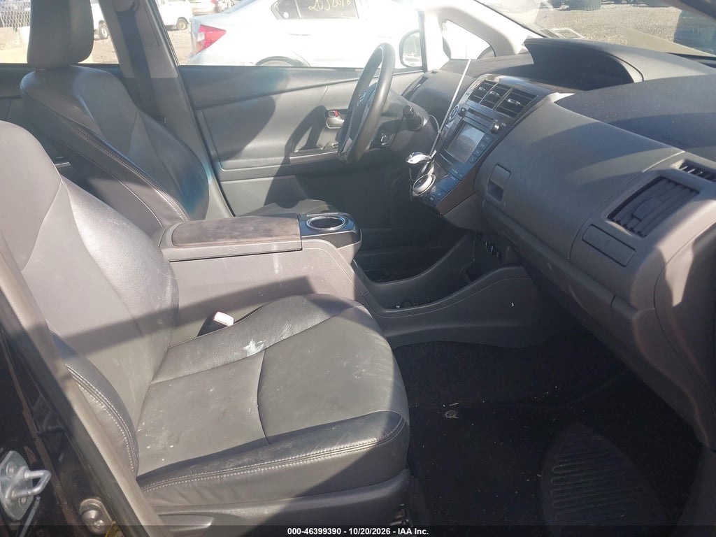 2012 Toyota Prius V Five photo 5